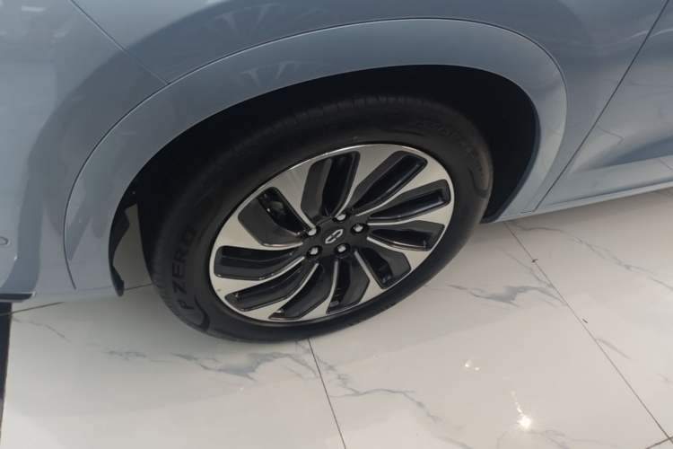 Used Hima AITO M7 2024 1.5T Intelligent Driving Rear-Drive Max Edition 5 Seats Left Front Wheel Hub