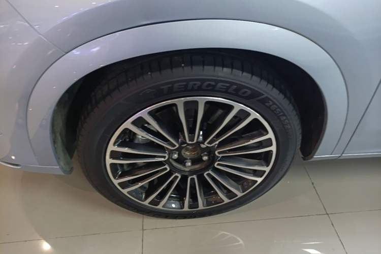 Used Hima AITO M7 2024 1.5T Intelligent Drive Rear-Drive Ultra Version 5 Seats Left Front Wheel Hub