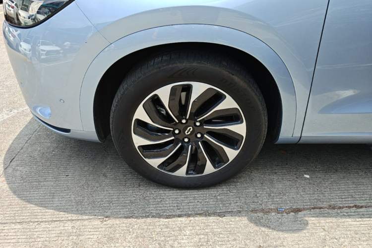 Used Hima AITO M7 2024 1.5T Rear-Drive Plus Version 5 Seats Left Front Wheel Hub