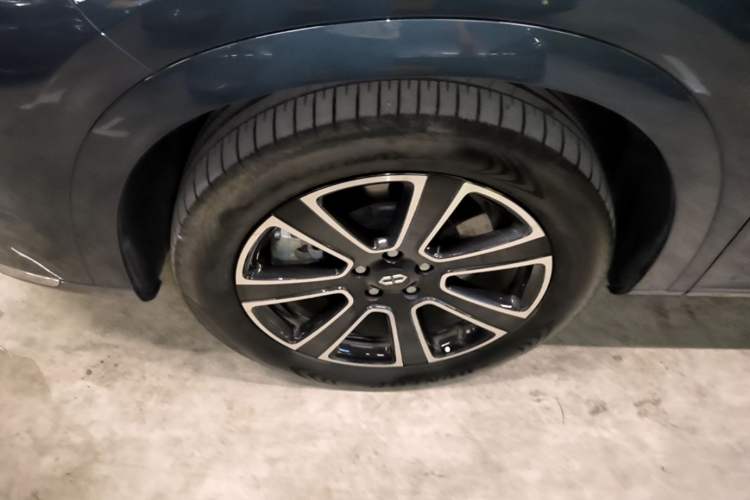 Used Hima AITO M7 2024 1.5T Intelligent Drive Rear-Drive Ultra Version 5 Seats Left Front Wheel Hub