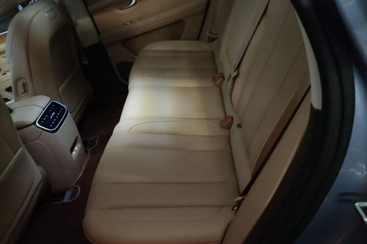 Used Hima AITO M7 2024 1.5T Rear-Drive Plus Version 5 Seats Left Rear Seat