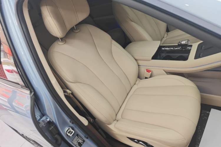 Used Hima AITO M7 2024 1.5T Rear-Drive Plus Version 5 Seats Right Front Seat