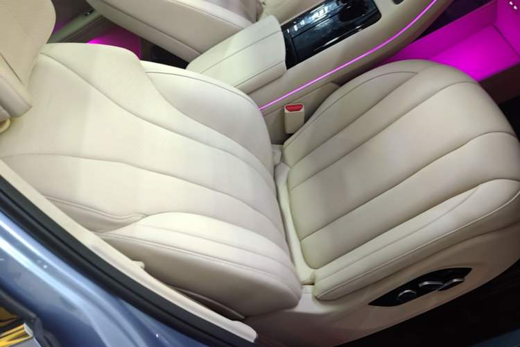 Used Hima AITO M7 2024 1.5T Rear-Drive Plus Version 6 Seats Right Front Seat