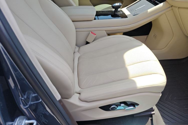 Used Hima AITO M7 2024 1.5T Intelligent Drive Rear-Drive Ultra Version 5 Seats Right Front Seat