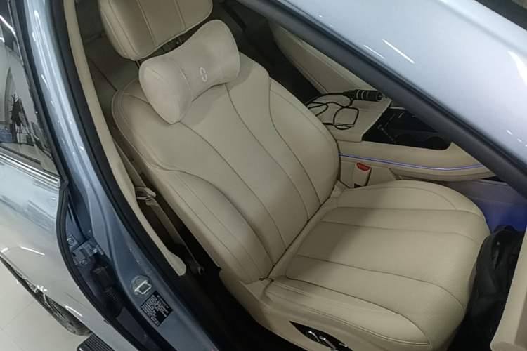 Used Hima AITO M7 2024 1.5T Rear-Drive Plus Version 5 Seats Right Front Seat