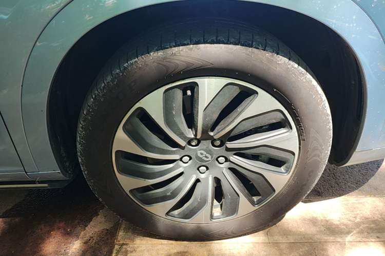 Used Hima AITO M7 2024 1.5T Intelligent Driving 4WD Max Edition 5 Seats Right Front Wheel Hub