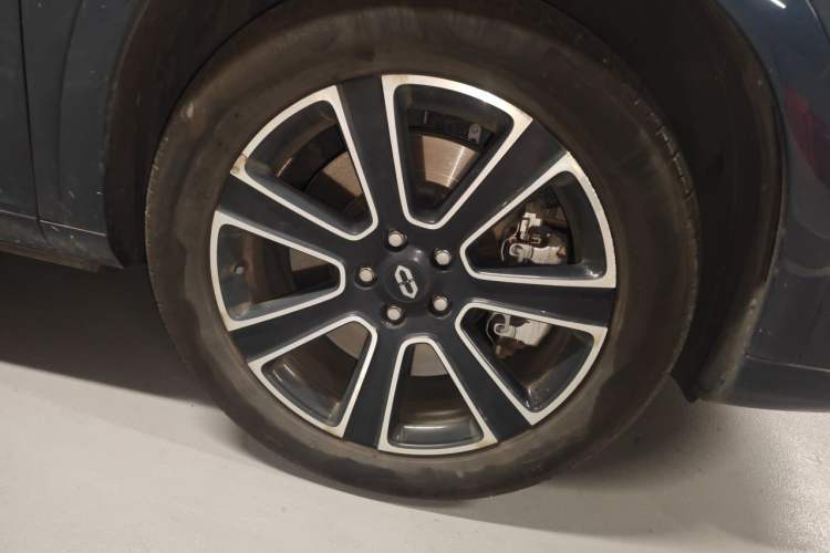 Used Hima AITO M7 2024 1.5T Intelligent Drive 4x4 Max Edition 6 Seats Right Front Wheel Hub