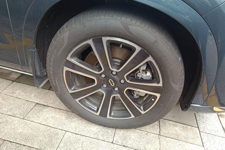 Used Hima AITO M7 2024 1.5T Intelligent Driving Rear-Drive Ultra Version 6 Seats Right Front Wheel Hub
