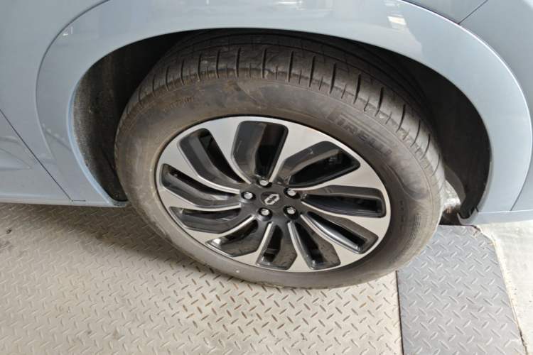 Used Hima AITO M7 2024 1.5T Intelligent Drive 4x4 Max Edition 6 Seats Right Front Wheel Hub