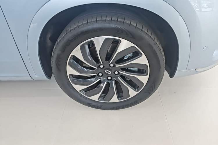 Used Hima AITO M7 2024 1.5T Intelligent Driving Rear-Drive Max Edition 5 Seats Right Front Wheel Hub