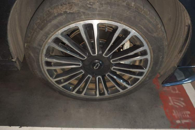 Used Hima AITO M7 2024 1.5T Intelligent Drive 4WD Ultra Version 5 Seats Right Front Wheel Hub
