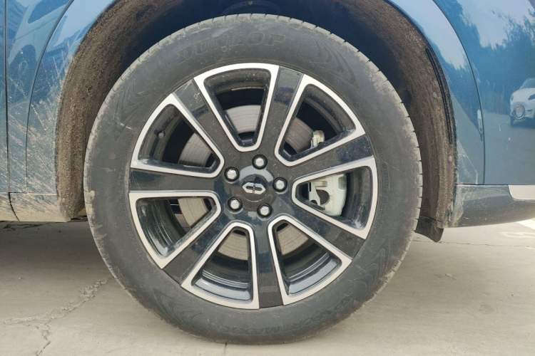Used Hima AITO M7 2024 1.5T Intelligent Drive 4WD Ultra Version 5 Seats Right Front Wheel Hub