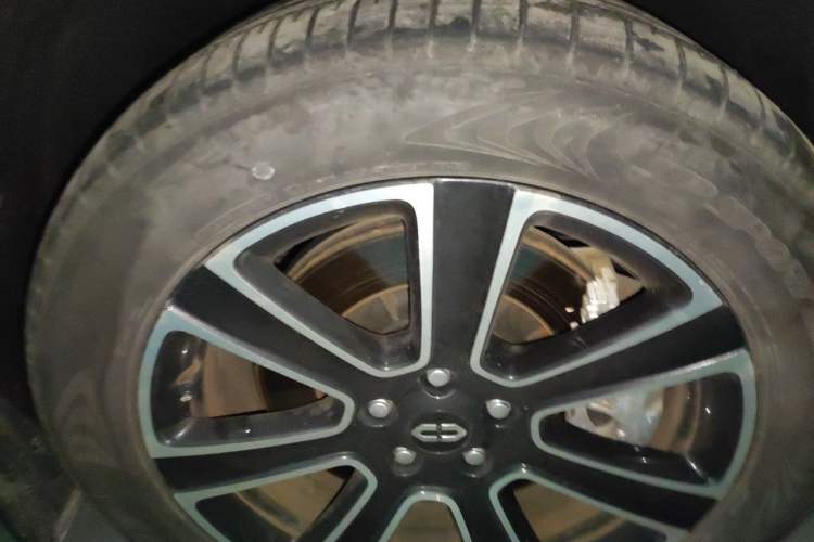 Used Hima AITO M7 2024 1.5T Intelligent Drive 4x4 Max Edition 6 Seats Right Front Wheel Hub