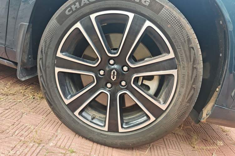 Used Hima AITO M7 2024 1.5T Intelligent Drive Rear-Drive Ultra Version 5 Seats Right Front Wheel Hub