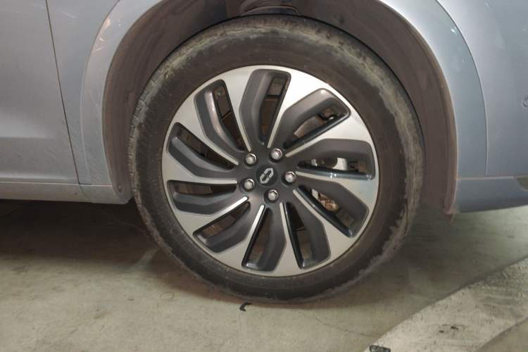 Used Hima AITO M7 2024 1.5T Intelligent Driving Rear-Drive Max Edition 5 Seats Right Front Wheel Hub