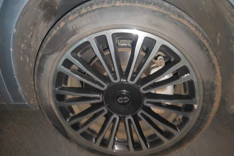 Used Hima AITO M7 2024 1.5T Rear-Drive Plus Version 5 Seats Right Front Wheel Hub