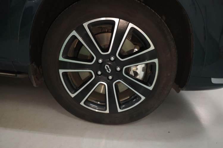 Used Hima AITO M7 2024 1.5T Intelligent Driving 4WD Ultra Version 6 Seats Right Front Wheel Hub