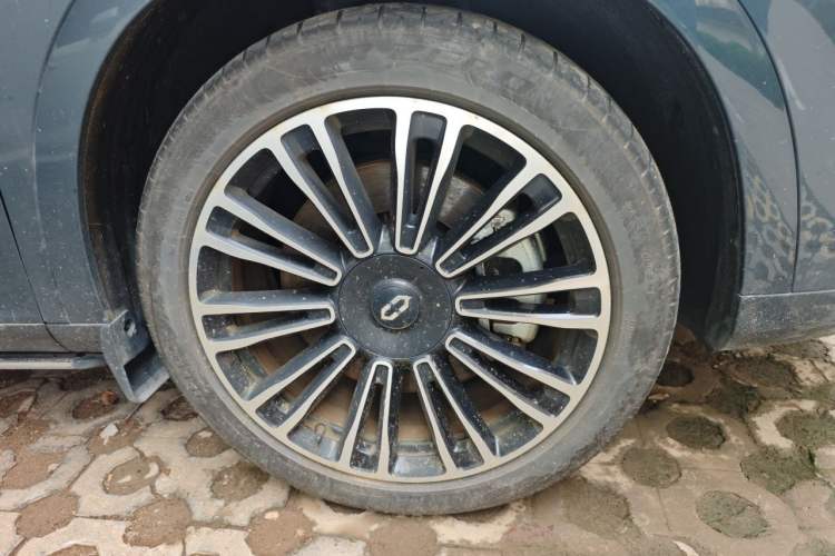 Used Hima AITO M7 2024 1.5T Intelligent Drive Rear-Drive Ultra Version 5 Seats Right Front Wheel Hub