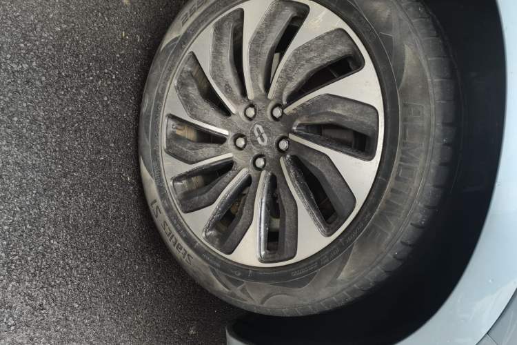 Used Hima AITO M7 2024 1.5T Rear-Drive Plus Version 5 Seats Right Front Wheel Hub