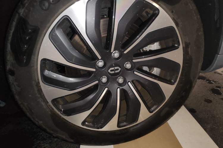 Used Hima AITO M7 2024 1.5T Intelligent Driving 4WD Max Edition 5 Seats Right Front Wheel Hub