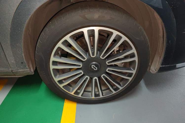 Used Hima AITO M7 2024 1.5T Intelligent Driving 4WD Ultra Version 6 Seats Right Front Wheel Hub