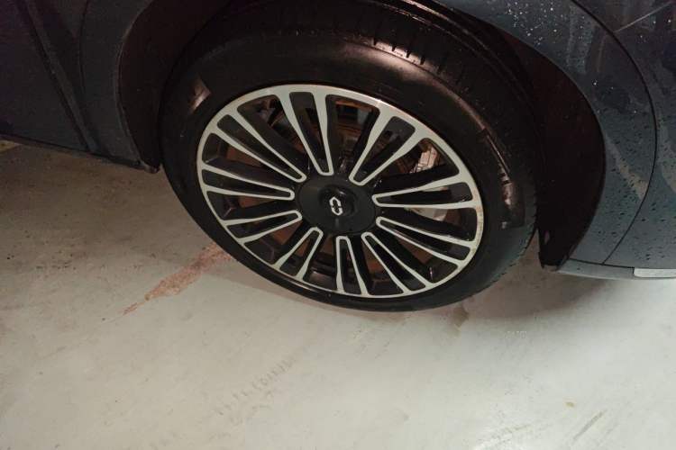 Used Hima AITO M7 2024 1.5T Intelligent Drive 4WD Ultra Version 5 Seats Right Front Wheel Hub