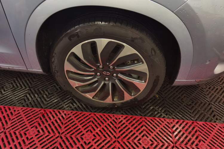 Used Hima AITO M7 2024 1.5T Intelligent Driving 4WD Max Edition 5 Seats Right Front Wheel Hub
