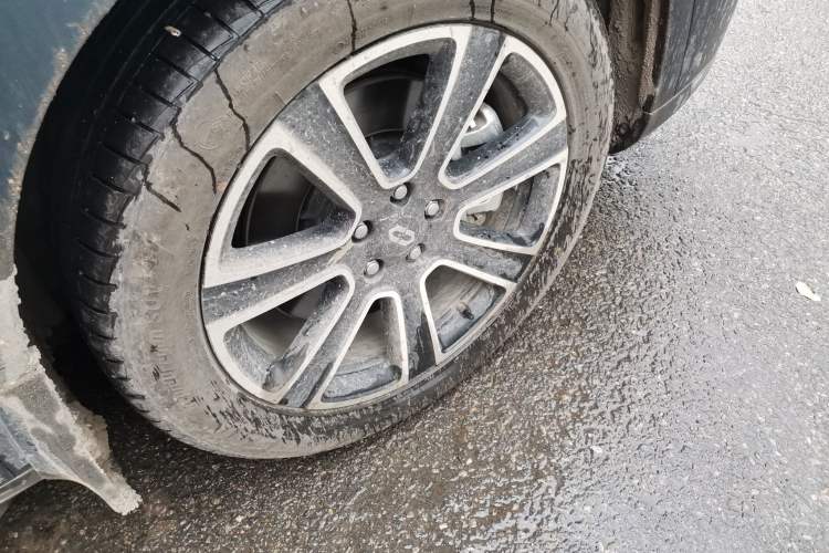 Used Hima AITO M7 2024 1.5T Intelligent Drive Rear-Drive Ultra Version 5 Seats Right Front Wheel Hub