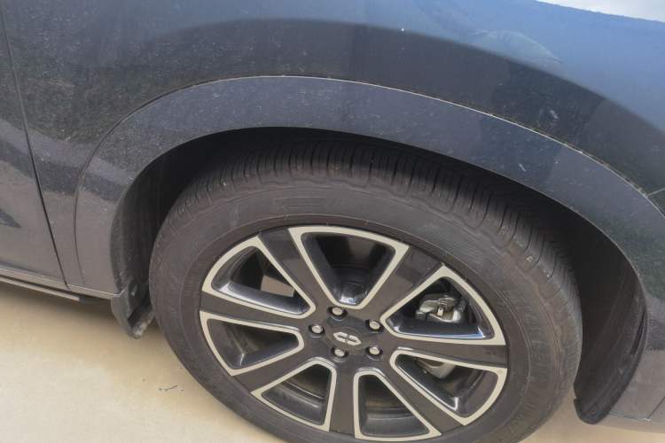 Used Hima AITO M7 2024 1.5T Intelligent Drive Rear-Drive Ultra Version 5 Seats Right Front Wheel Hub