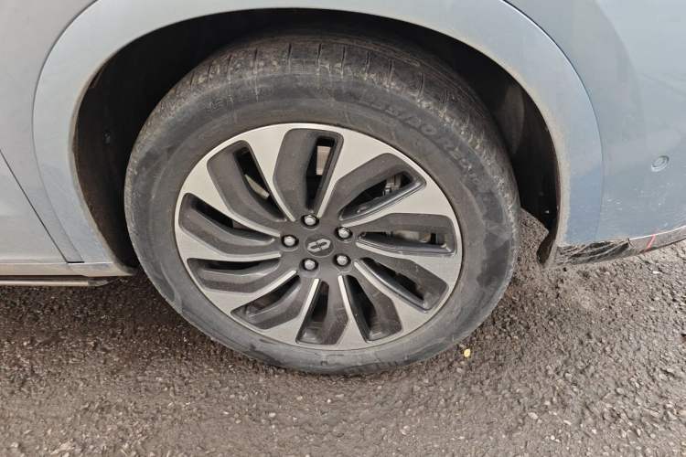 Used Hima AITO M7 2024 1.5T Intelligent Drive 4x4 Max Edition 6 Seats Right Front Wheel Hub