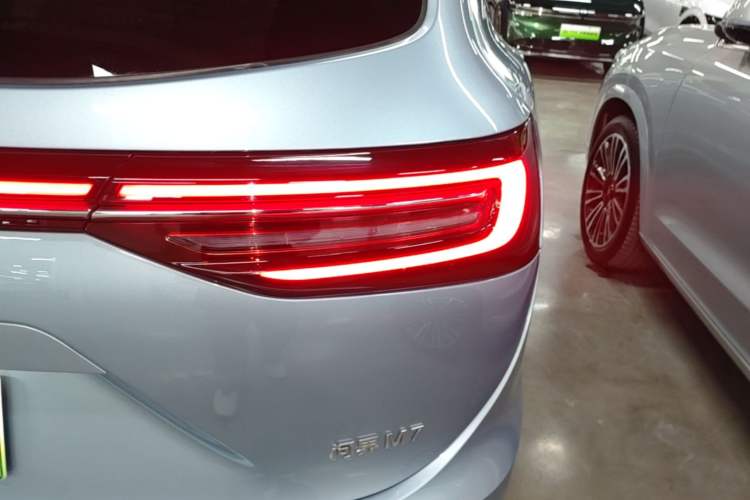 Used Hima AITO M7 2024 1.5T Intelligent Driving 4WD Max Edition 5 Seats Right Rear Taillight