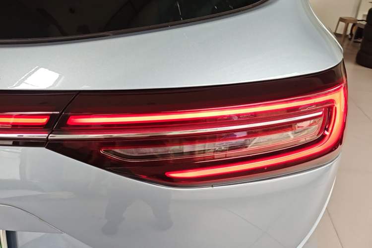 Used Hima AITO M7 2024 1.5T Intelligent Driving 4WD Max Edition 5 Seats Right Rear Taillight