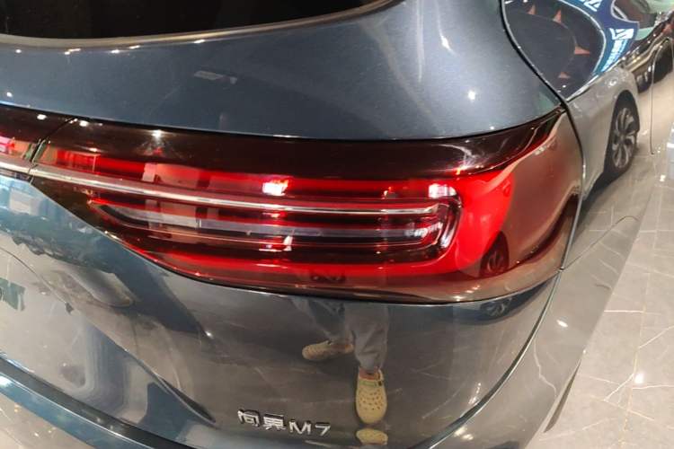 Used Hima AITO M7 2024 1.5T Intelligent Driving Rear-Drive Pro Version 5 Seats Right Rear Taillight
