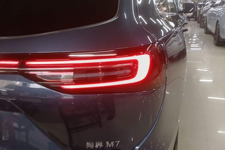 Used Hima AITO M7 2024 1.5T Intelligent Driving 4WD Ultra Version 6 Seats Right Rear Taillight