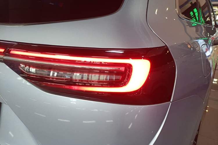 Used Hima AITO M7 2024 1.5T Intelligent Drive Rear-Drive Ultra Version 5 Seats Right Rear Taillight