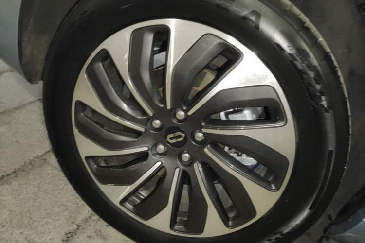 Used Hima AITO M7 2024 1.5T Rear-Drive Plus Version 5 Seats Right Rear Wheel Hub