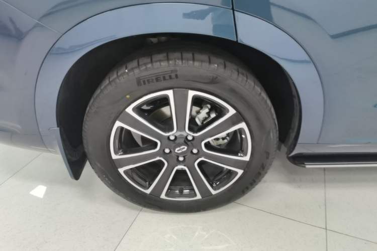 Used Hima AITO M7 2024 1.5T Intelligent Driving Rear-Drive Ultra Version 6 Seats Right Rear Wheel Hub