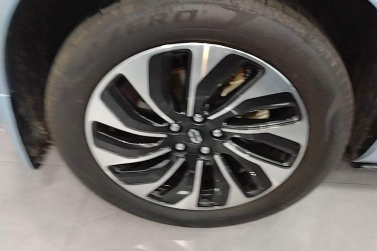 Used Hima AITO M7 2024 1.5T Intelligent Driving 4WD Max Edition 5 Seats Right Rear Wheel Hub