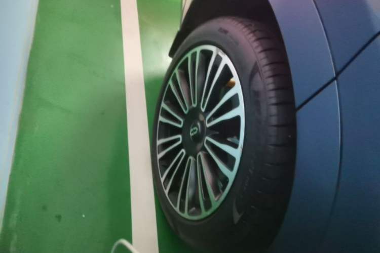 Used Hima AITO M7 2024 1.5T Intelligent Drive Rear-Drive Ultra Version 5 Seats Right Rear Wheel Hub