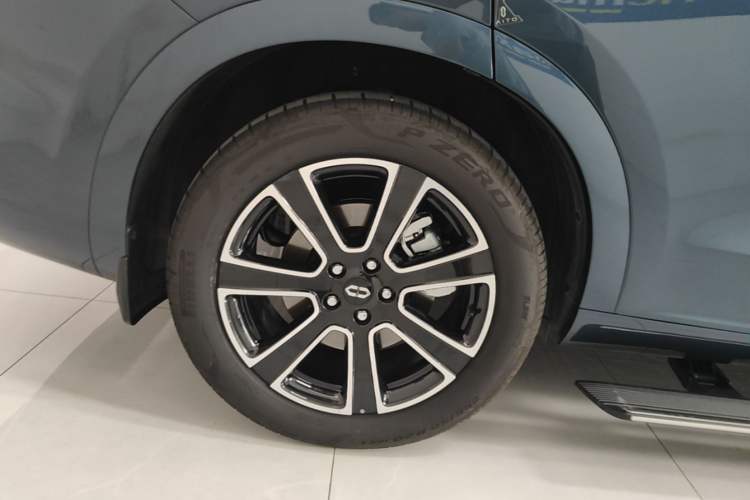 Used Hima AITO M7 2024 1.5T Intelligent Driving Rear-Drive Ultra Version 6 Seats Right Rear Wheel Hub