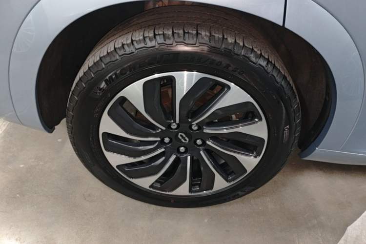 Used Hima AITO M7 2024 1.5T Intelligent Driving 4WD Max Edition 5 Seats Right Rear Wheel Hub