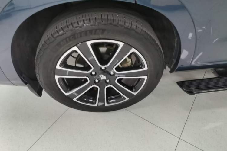 Used Hima AITO M7 2024 1.5T Intelligent Driving Rear-Drive Ultra Version 6 Seats Right Rear Wheel Hub