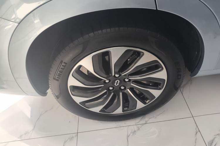 Used Hima AITO M7 2024 1.5T Intelligent Driving Rear-Drive Max Edition 5 Seats Right Rear Wheel Hub