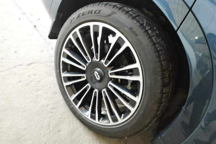 Used Hima AITO M7 2024 1.5T Intelligent Driving All-Wheel Drive Pro Version 5 Seats Ternary Lithium Battery Right Rear Wheel Hub