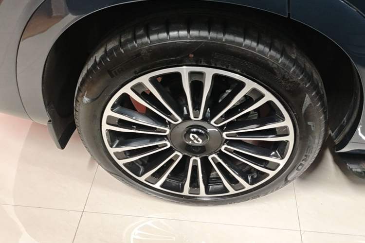 Used Hima AITO M7 2024 1.5T Intelligent Driving 4WD Pro Edition 6 Seats Ternary Lithium Battery Right Rear Wheel Hub