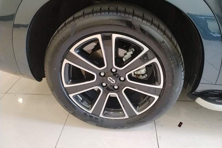 Used Hima AITO M7 2024 1.5T Intelligent Driving 4WD Ultra Version 6 Seats Right Rear Wheel Hub