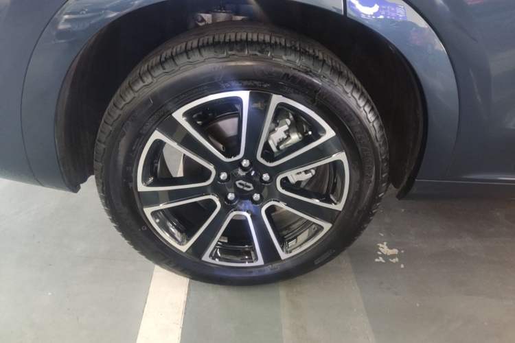 Used Hima AITO M7 2024 1.5T Intelligent Drive 4WD Ultra Version 5 Seats Right Rear Wheel Hub