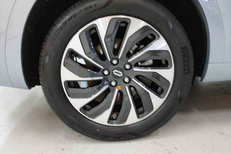 Used Hima AITO M7 2024 1.5T Intelligent Driving 4WD Max Edition 5 Seats Right Rear Wheel Hub