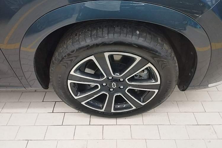 Used Hima AITO M7 2024 1.5T Intelligent Drive 4WD Ultra Version 5 Seats Right Rear Wheel Hub