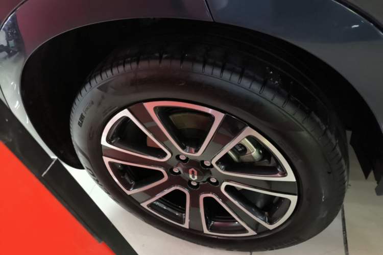 Used Hima AITO M7 2024 1.5T Intelligent Drive Rear-Drive Ultra Version 5 Seats Right Rear Wheel Hub
